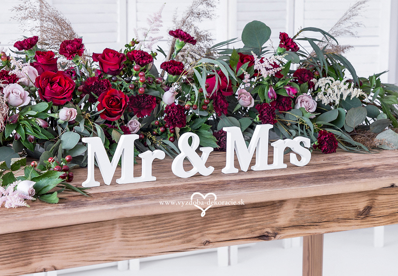 Drevený nápis Mr & Mrs - biely